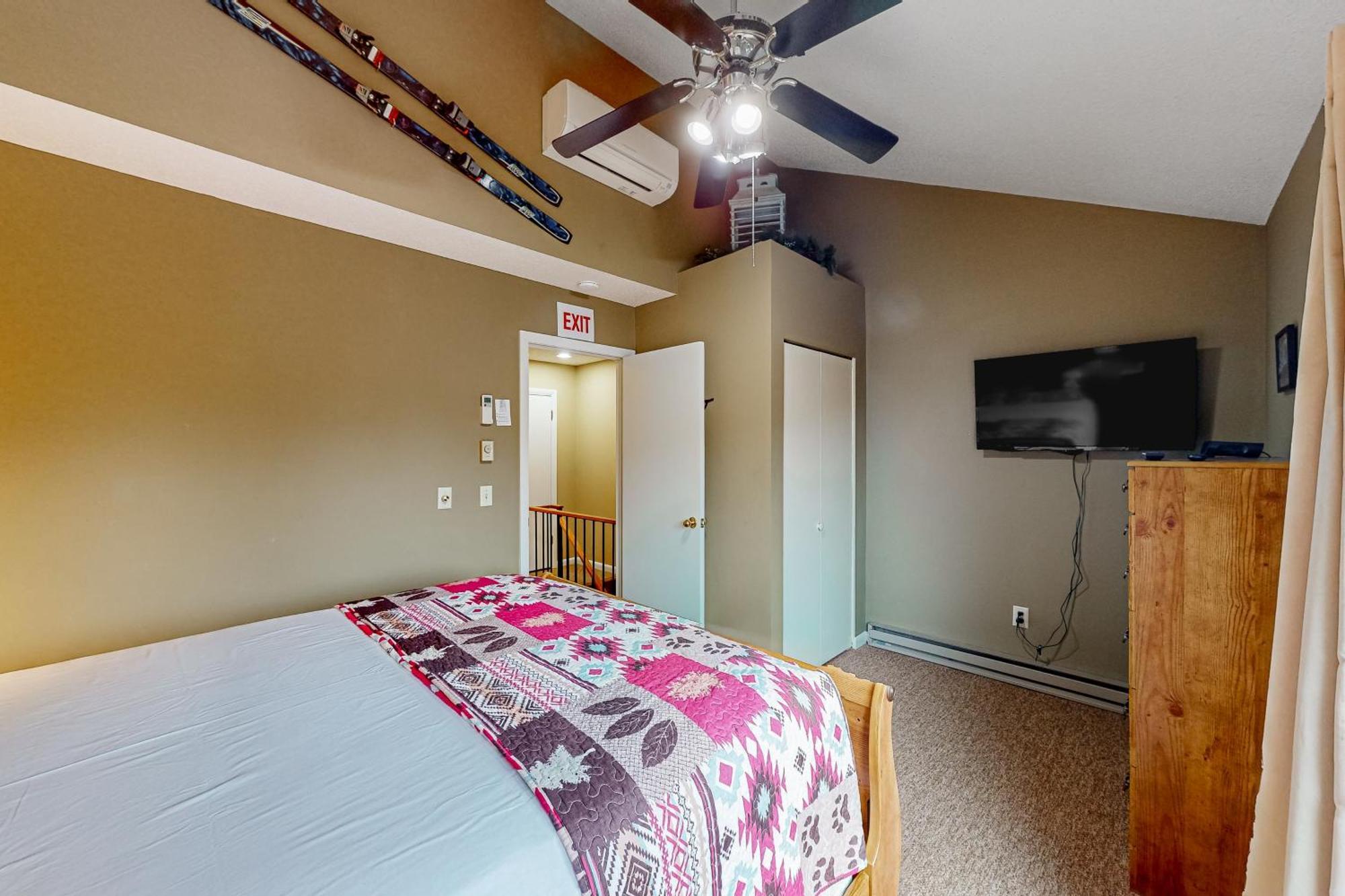Leinemann Ski Haus McHenry Room photo
